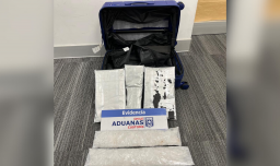 Ciudadano británico fue sorprendido ingresando a Chile con 5 kilos de metanfetamina en maleta con doblefondo